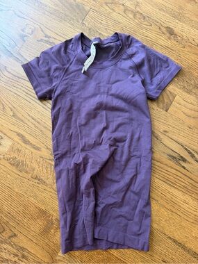 lululemon athletica Short Sleeve Crewneck Top in Deep Purple